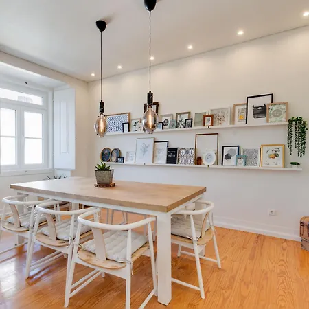 Apartment Charming Graca, 354 Lisbon